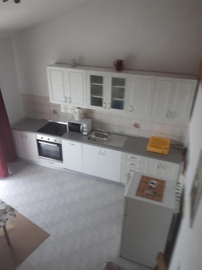 Apartments Makaus Kampor Bagian luar foto