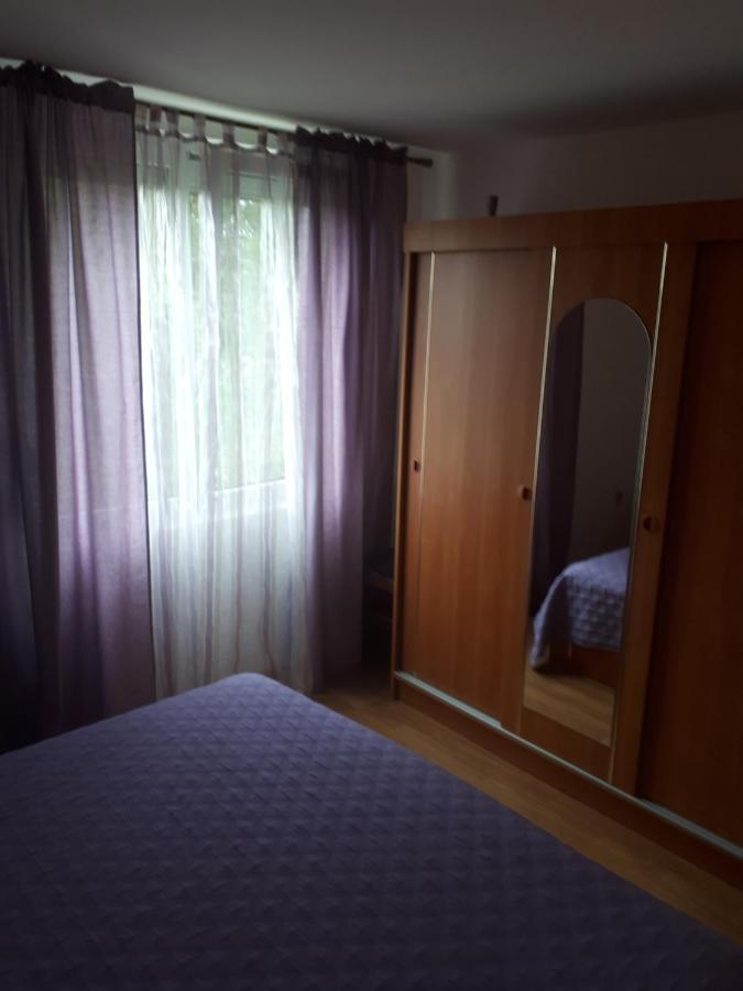 Apartments Makaus Kampor Bagian luar foto